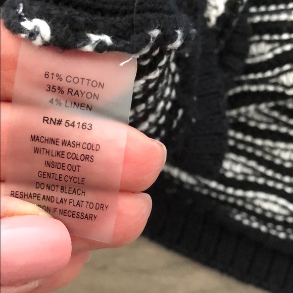 Calvin Klein sweater - Picture 7 of 7